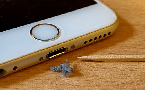Clean Iphone’s Charging Port